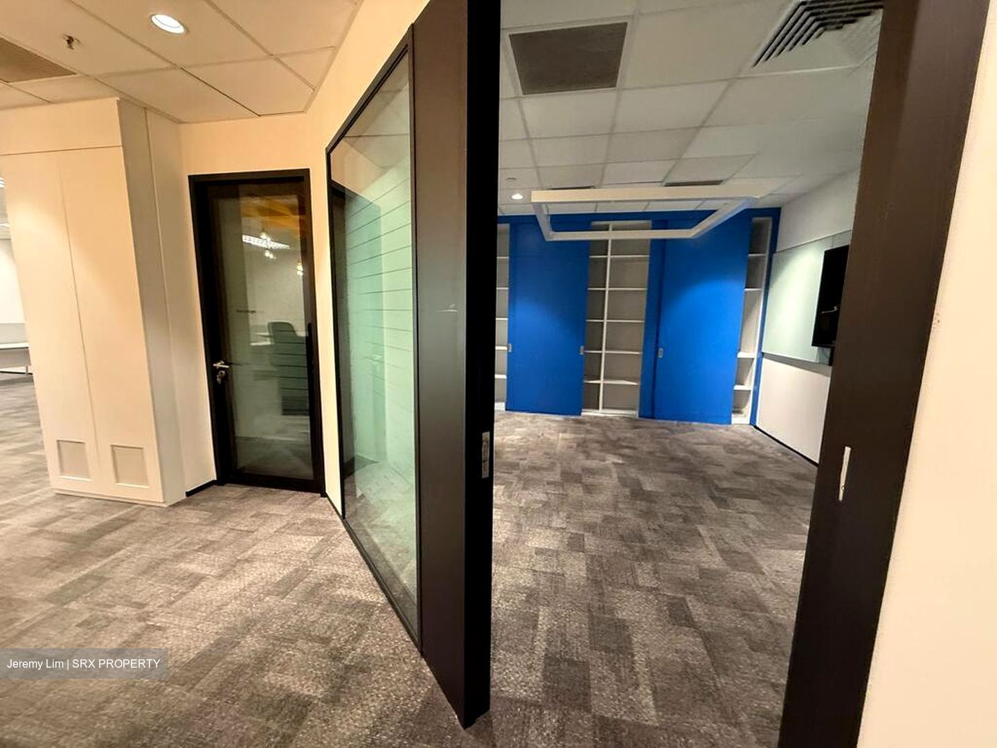 Oue Downtown (D1), Office #497573101